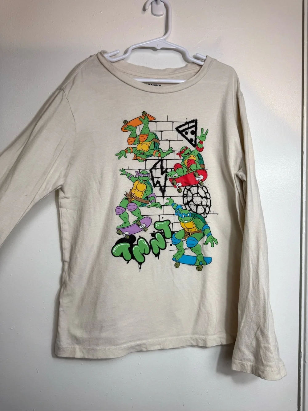Old Navy Cream TMNT Skateboard Graphic Long-Sleeve Tee